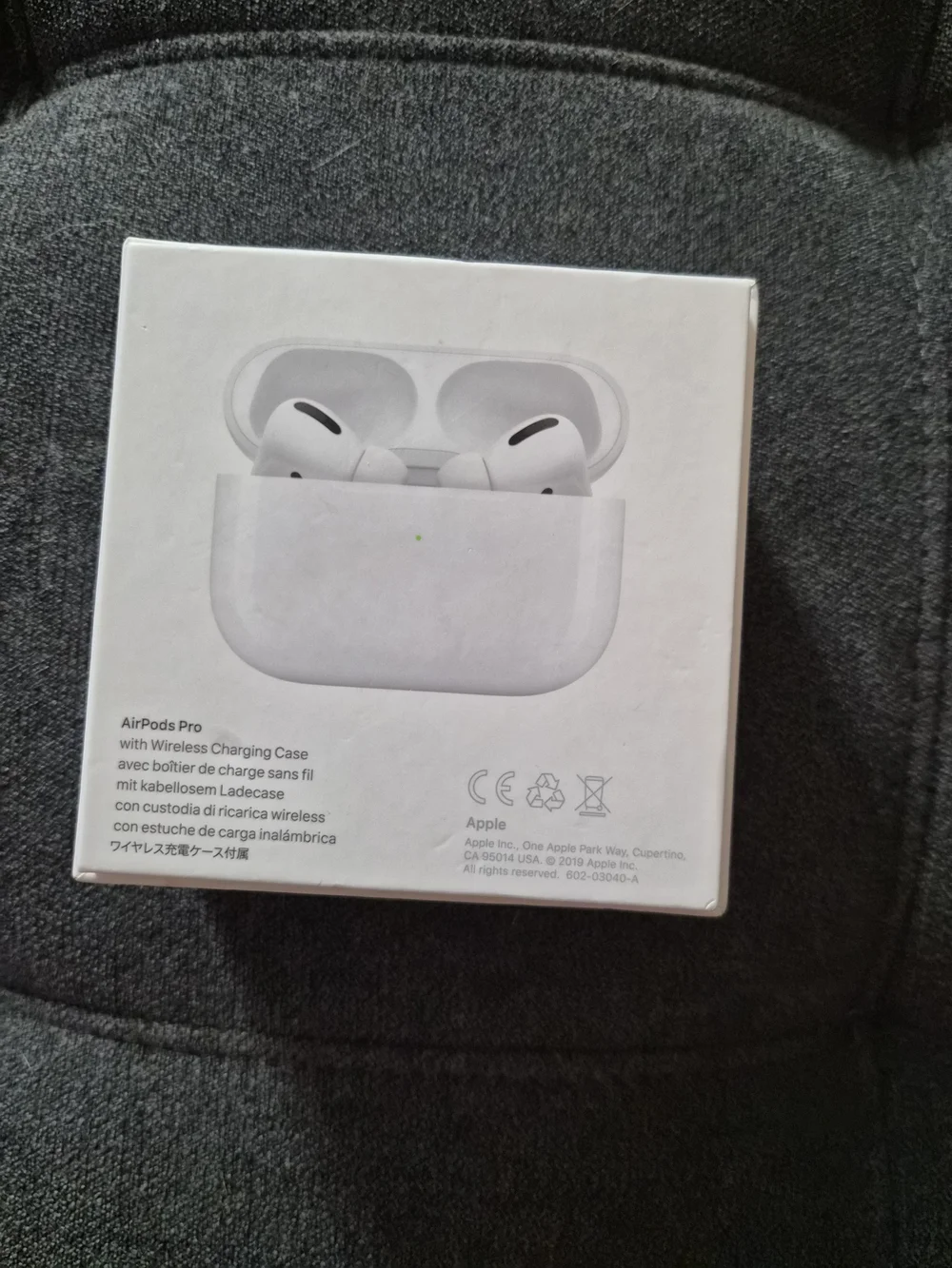 Apple AirPods Pro (White) - Wireless Charging Case